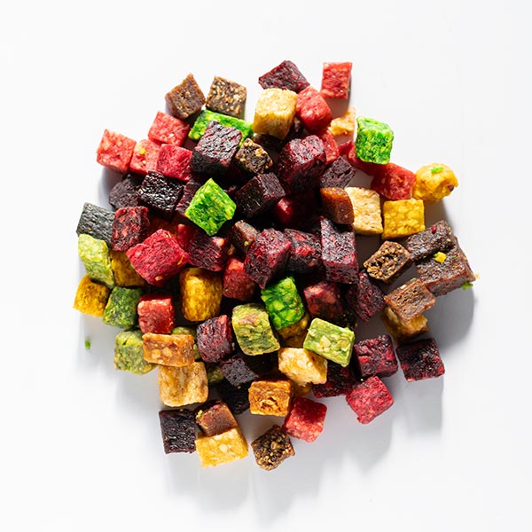 Mixed cube fruits, natural fruit snack in Canada, vegan, vegetarian, healthy fruity snack, dehydrated food, Tasty Vita nuts & dry fruits hop in North America. apple, banana, kiwi, pear, fig, plum, orange, strawberry, sweet-sour snack