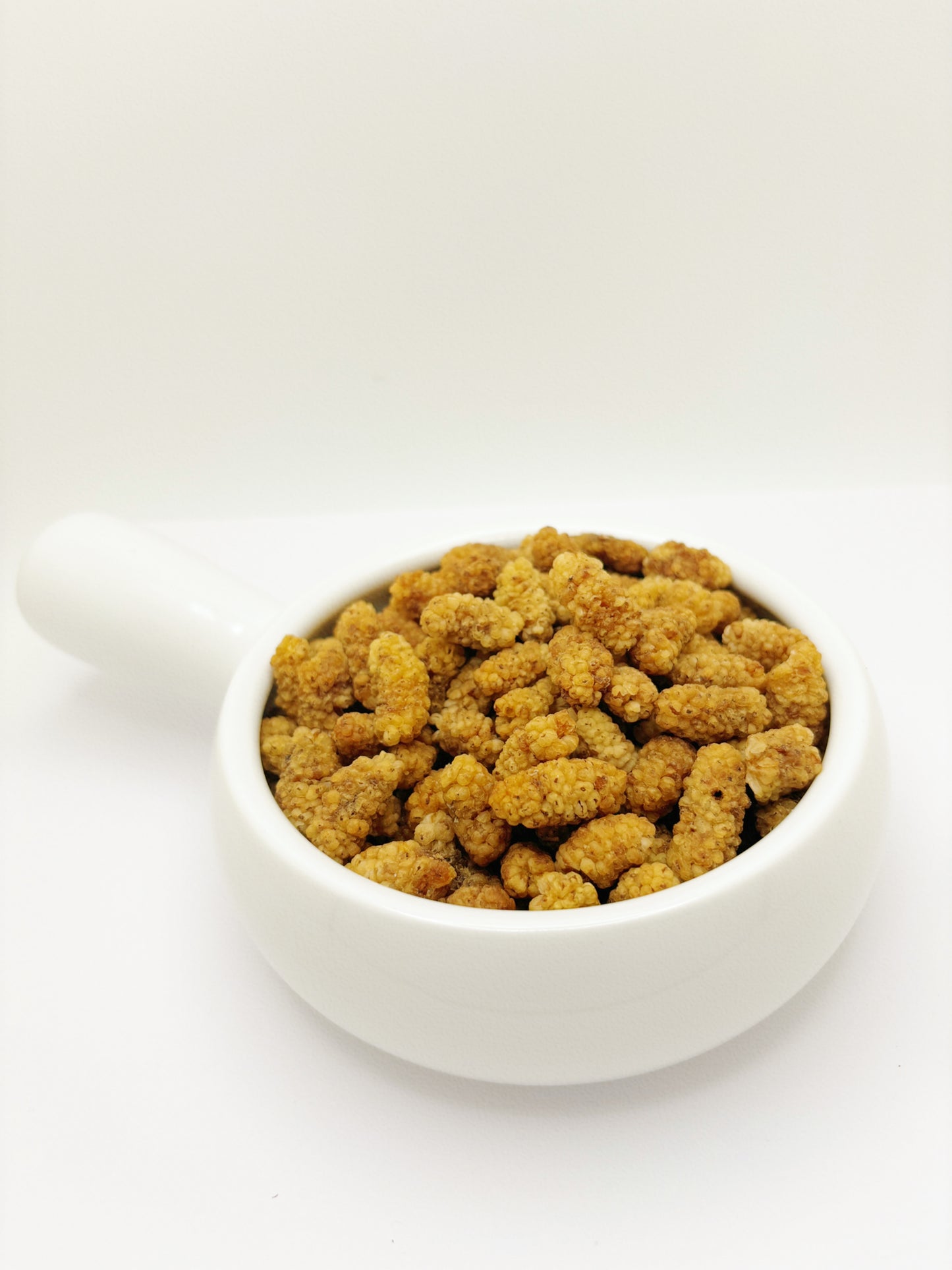 natural dried Persian mulberries, dried fruits, healthy additive-free