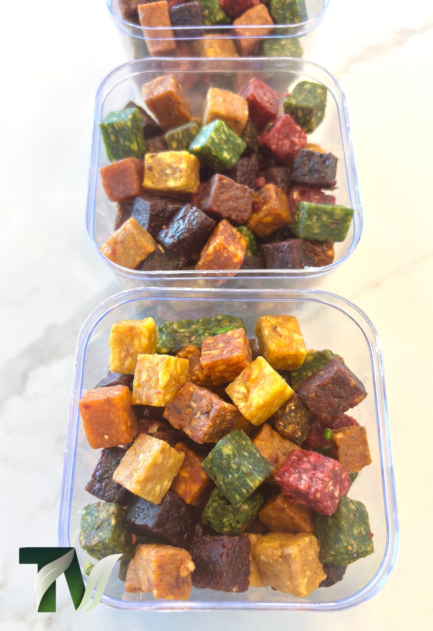 Delicious cube-sliced dried fruits in a transparent gift cup. Includes fig, kiwi, pear, apple, banana, peach & more. Ships to Canada & the US. vegan, vegetarian, fruit chip, natural healthy snack, Persian delight