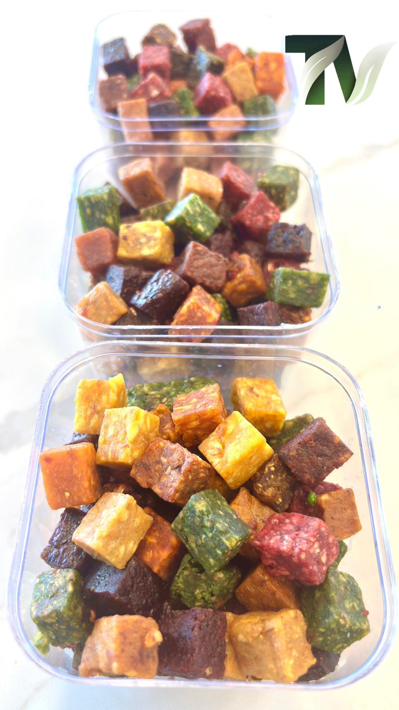 Delicious cube-sliced dried fruits in a transparent gift cup. Includes fig, kiwi, pear, apple, banana, peach & more. Ships to Canada & the US. vegan, vegetarian, fruit chip, natural healthy snack, Persian delight